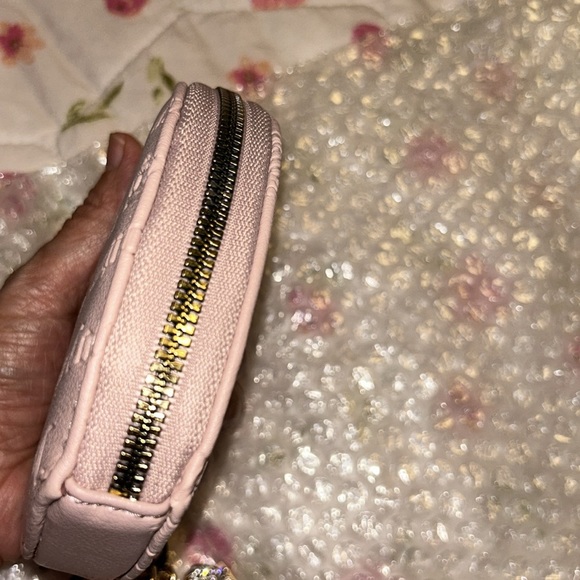 NWT Juicy Couture Not Your Babe Heart zip around wristlet - Picture 12 of 14